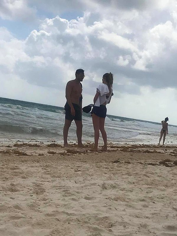 Derken bugün, tatile gittiği Meksika-Tulum'da yine aynı adamla yakınlaşırken fotoğrafları çıktı!