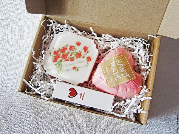 10. Набор косметики ручной работы