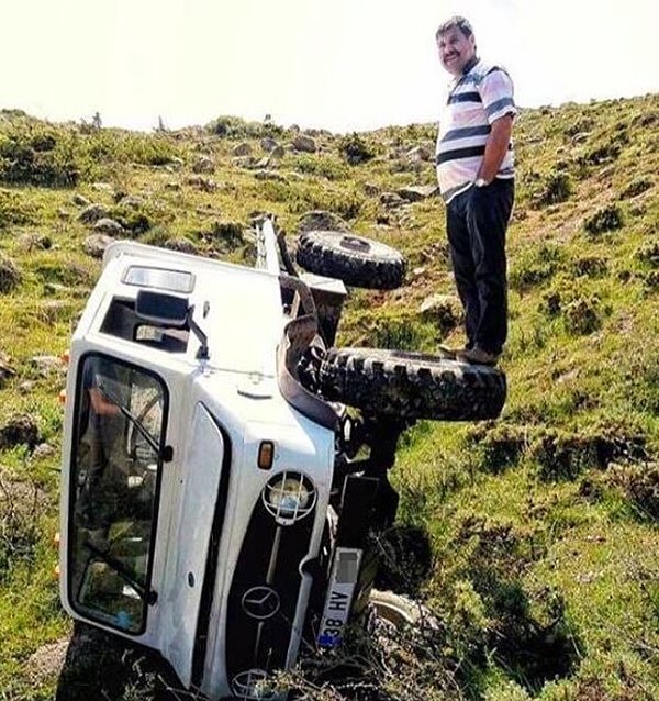 15. Hadi o araç yan döndü de, abi sen ne yapıyorsun orada? Hazır yan dönmüşken fotoğraf çekinelim mi dedin...