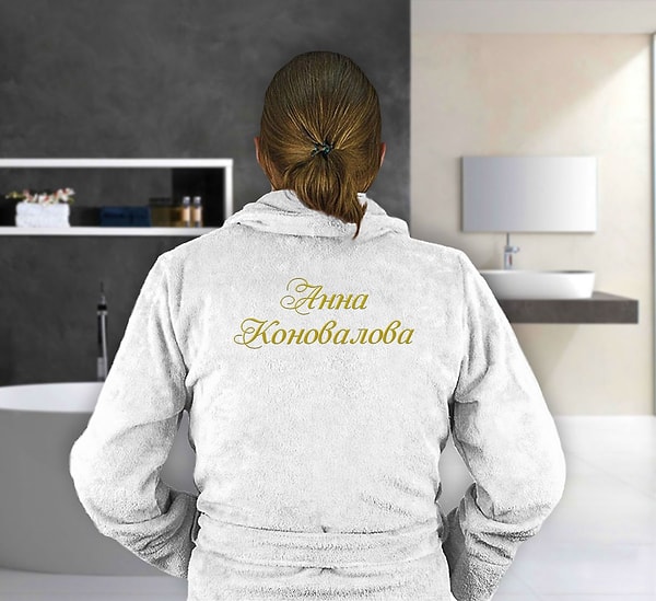 6. Махровый халат с монограммой