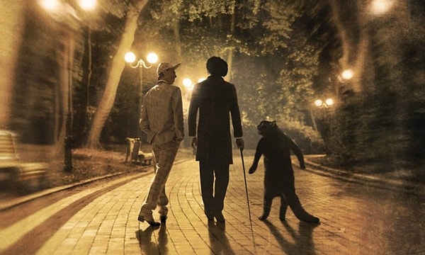 10. На какую ногу хромал Воланд в первой главе?