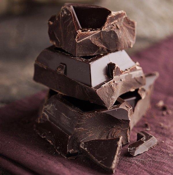 13. İyi haber: Her gün bitter çikolata tüketebilirsiniz.