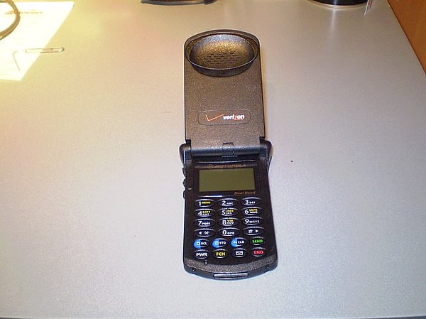 8. Motorola StarTAC - продано 60 миллионов