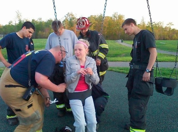 9. Момент, когда понимаешь, что ты уже слишком большой для качель...