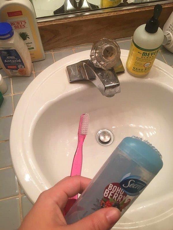 4. "Hamilelik kafası. Koltuk altı deodorantı ile dişlerimi fırçalamak üzereyken kendime geldim." —juliab4d5c058ec
