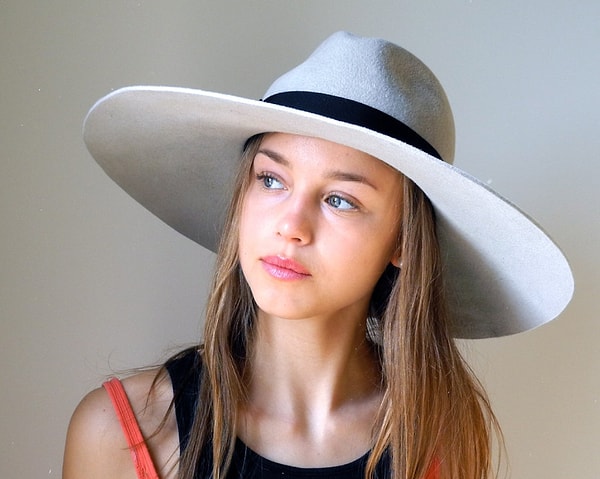 8. Что-нибудь на голову?