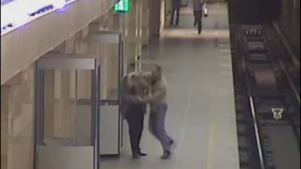 Герои в реальной жизни: подборка видео, после которых тепло на душе