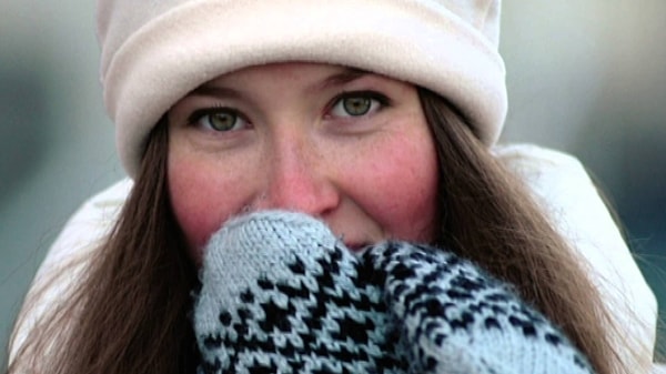 2. Смысл в макияже зимой, если через 20 минут он будет испорчен из-за того, что вы вечно подтираете сопливый нос?