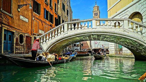 İtalya'da 2019 devlet bütçesine göre, Venedik'e giden turistlerden alınacak ek ücretin adı: "Kente giriş vergisi"