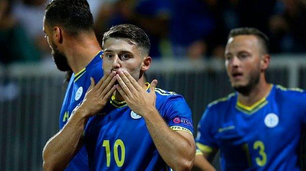 U21 Takımına kadar alt yaş gruplarında İsveç forması giyen Zeneli A Milli Takım tercihini Kosova'dan yana kullandı. 15 kez Kosova forması giyen genç orta saha oyuncusu 6 gol kaydetti.
