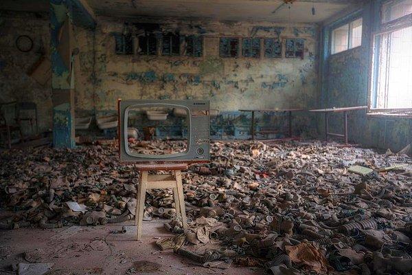 1. Romen fotoğrafçı Cristian Lipovan, ürkütücü kalıntıları fotoğraflamak için Kuzey Ukrayna'da Çernobil'den 29 km uzaklıktaki yasak alana gitti.