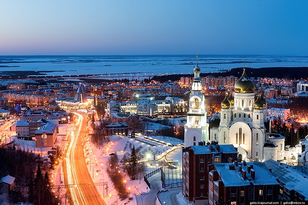 10. Назовите административный центр Ханты-Мансийского АО-Югра: