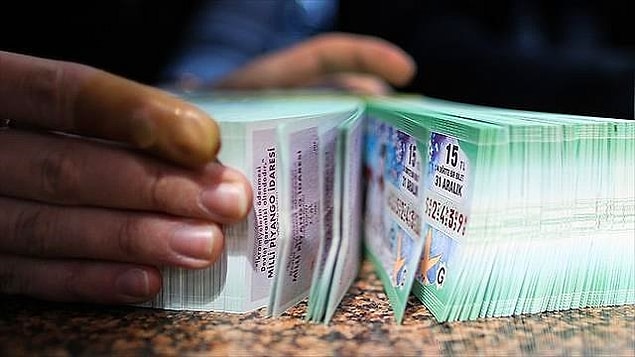 "Teknik personel çekiliş esnasında küreler ile ilgili herhangi bir sorun veya arıza olduğunda anında müdahale edilebilmesi amacıyla arkada hazır bulunmaktadır"