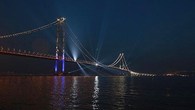 Osmangazi Köprüsü'nün otomobil geçişi için ücreti 71 TL'den 103 TL'ye çıktı.