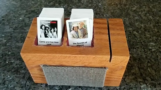 Yeni Yıl Hediyesi Olarak Babasına Kartla Çalışan Müzik Kutusu Yapan Yaratıcı Adam