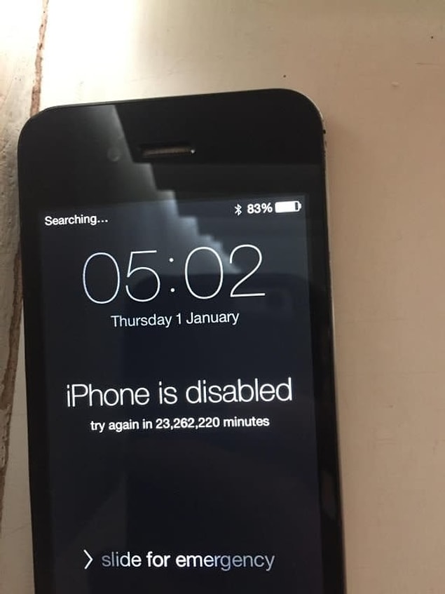 3. Birisi telefonunuzla oynayıp 5 dakikalığına kilitlemeyi başarınca çok sinirleniyorsunuz.