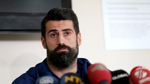 Dereağzı'ndaki Lefter Küçükandonyadis Tesisleri'nde basın toplantısı düzenleyen 37 yaşındaki file bekçisi, sarı-lacivertli kulübün başkanı Ali Koç ve başkan vekili Semih Özsoy'dan özür diledi.