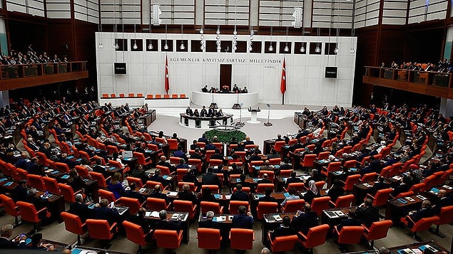 Anayasa ve Siyasi Partiler Yasası ne diyor?