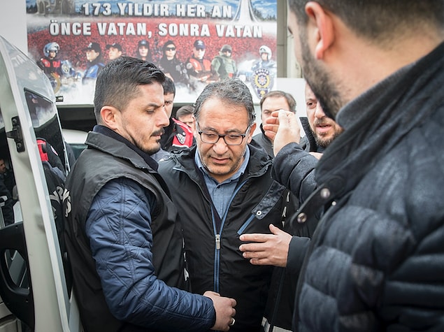 Soruşturma kapsamında, suç aleti silahın sahibi olduğu gerekçesiyle gözaltına alınan Hasan İsmail Hikmet'in babası ise adli kontrol şartıyla serbest bırakıldı.