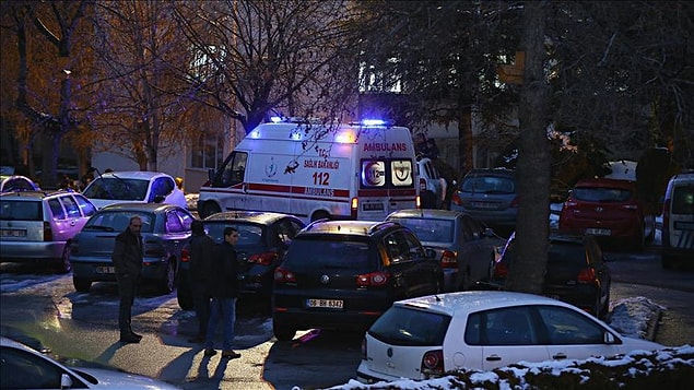 Hikmet’in cinayetin ardından aracına binerek üniversite yerleşkesinden çıktığı, bir kilometre sonra ailesini arayarak “Hocamı öldürdüm” dediği öğrenildi.