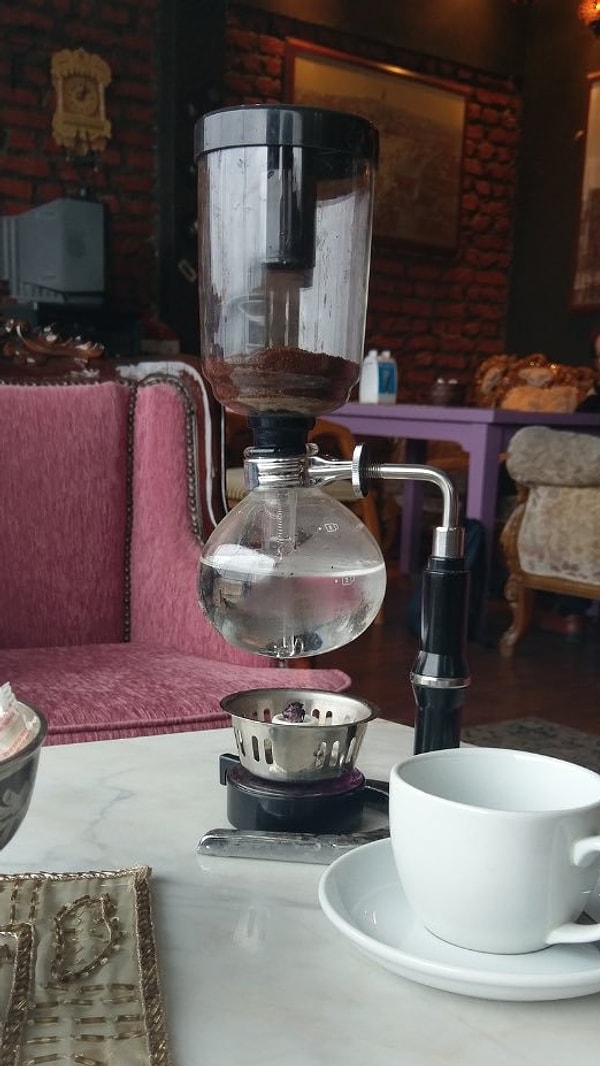 9. Кабинет химии точно не досчитался колбы!