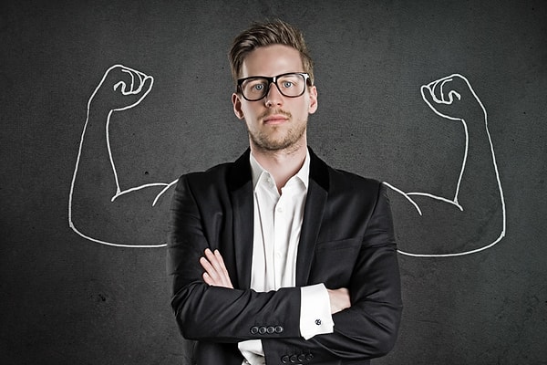 Уверенный(ая) и властный(-ая)