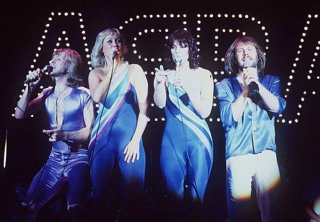 BONUS: ABBA üyelerinin garip kıyafetler giymesinin nedeni...