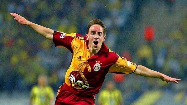Bir dönem Galatasaray formasıyla hatırladığımız Ribery, uzun yıllar Bayern Münih forması giyiyor. Yıldız futbolcu, Nusret'in Dubai'deki restoranında altın kaplama antrikot yemesi gündeme oturdu.