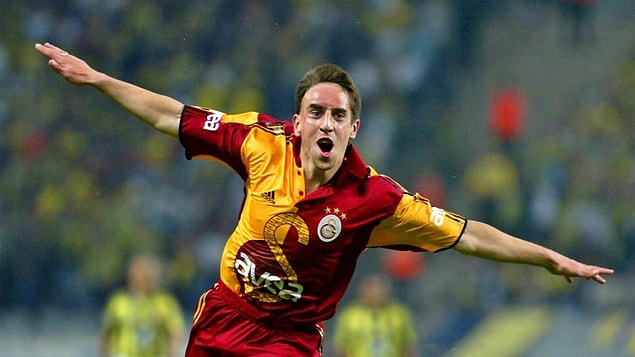 Bir dönem Galatasaray formasıyla hatırladığımız Ribery, uzun yıllar Bayern Münih forması giyiyor. Yıldız futbolcu, Nusret'in Dubai'deki restoranında altın kaplama antrikot yemesi gündeme oturdu.
