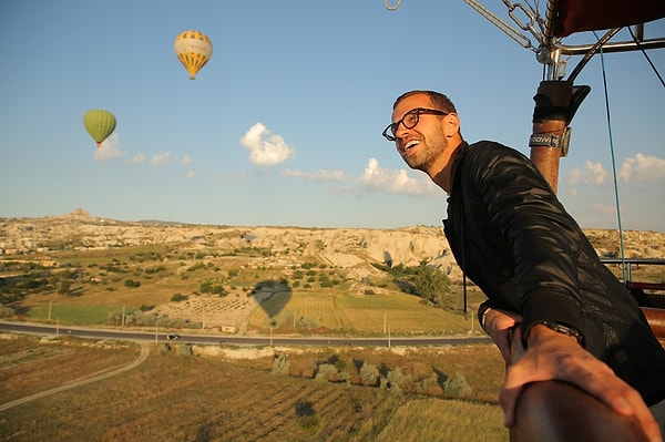 8. Антон уже где-то успел полетать на воздушных шарах. И вид... изумительный!
