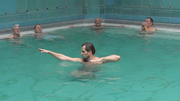 10. В одном из выпусков программы Александр Ревва отплясывал в бане у всех на глазах. Это происходило в...