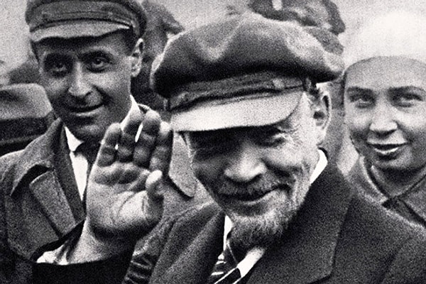 6. Какое из искусств В. И. Ленин считал важнейшим для Советской России?