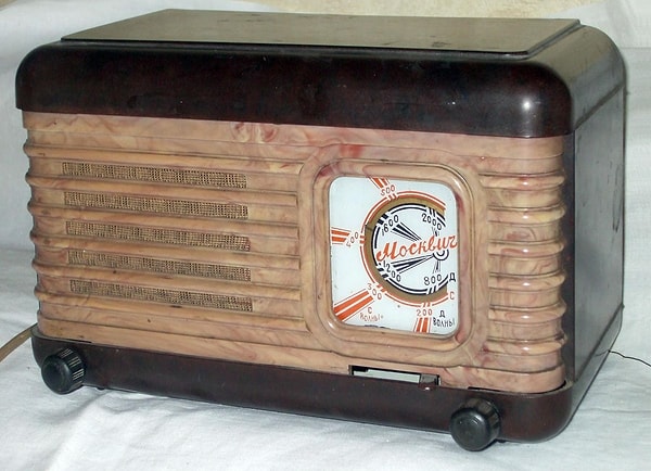 3. А как назывался первый радиоприемник, выпускаемый массово?