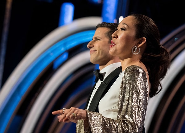 1. Сандра О и Энди Сэмберг вышли на сцену на церемонии вручения премии «Золотой глобус», где телевидение и кино рассматривались как две отдельные категории.