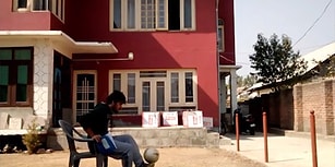 Futbol Topuyla Yaptığı Etkileyici Hareketlerle Hayranlık Uyandıran Genç