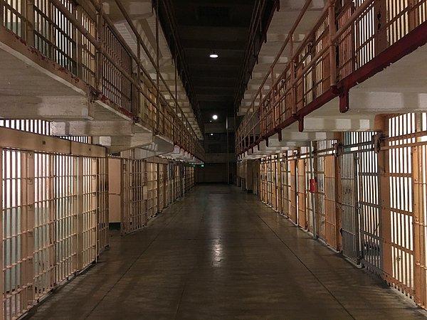 6. Birçok hapishanenin aksine Alcatraz'a insanlar direkt olarak gönderilmiyordu.