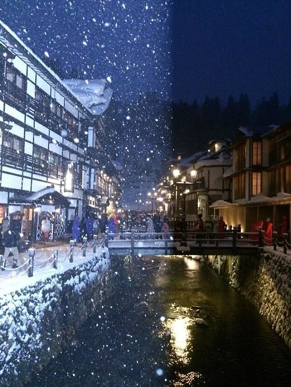 5. Когда снимаешь, как падает снег в Японии, и в твой кадр попадает чужая вспышка.