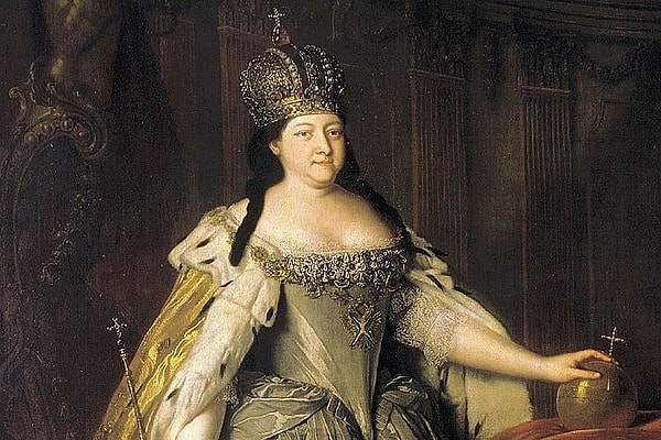 9. Кто эта царственная особа?