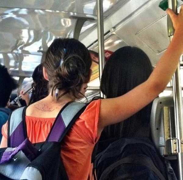 22. Хотя бы платье ручкой не испачкала