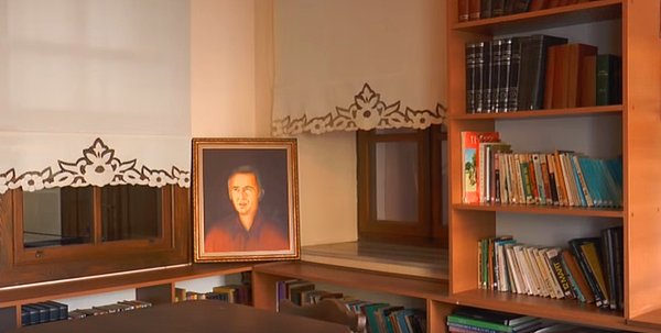İzleyen yıllarda eserler vermeye devam etti, pek çok ödül ve başarıyı bir arada yakaladı. Edebiyatımızın mihenk taşlarından biri haline gelen Necati Cumalı, 10 Ocak 2001 tarihinde hayata gözlerini yumdu.