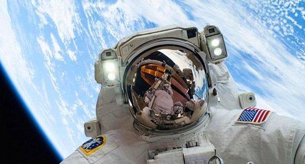 Astronot olmak isteyenlere ne gibi sorular soruluyor, ne denli zorlu testlerden geçiyorlar, meraklılarını şöyle alalım.