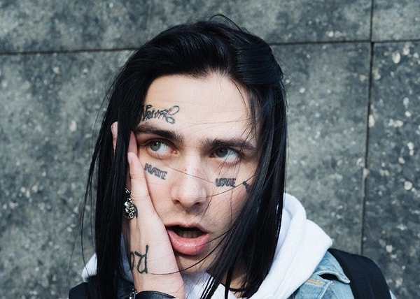 8. Обожаю тату на лице