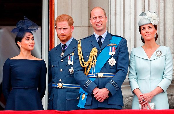 Çiftin Windsor'da Kraliçe Elizabeth'in hediye ettiği Frogmore Kır Evi'ne taşınacakları daha önce açıklanmıştı. Bu kraliyet için bir kriz sebebiyken, şimdi bir de taşınacakları evin masrafları sorun oldu!