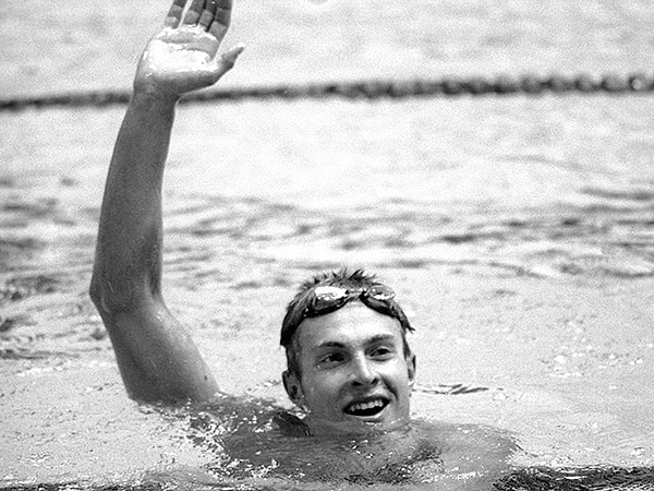 11. Кто вместе с Александром Поповым делит рекорд по количеству завоеванных золотых олимпийских наград по плаванию среди отечественных спортсменов?