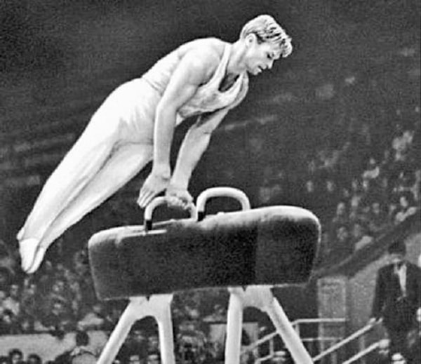 12. Какой из этих спортсменов на трех Олимпиадах смог выиграть 7 золотых медалей?