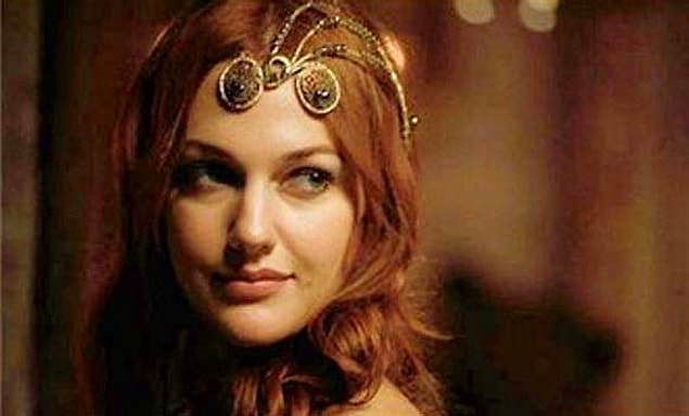 1. Dizi Yapılsa İzlenir: Saraydan Hamileyken Kovulan Cariye ve Onun Magazin Ünlüsü Torunu