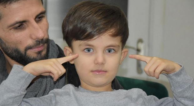 Gece Karanliginda Dahi Gorebilen Kedi Gozlu Cocuk