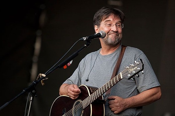 12. Какому времени года посвящена одна из песен группы ДДТ?