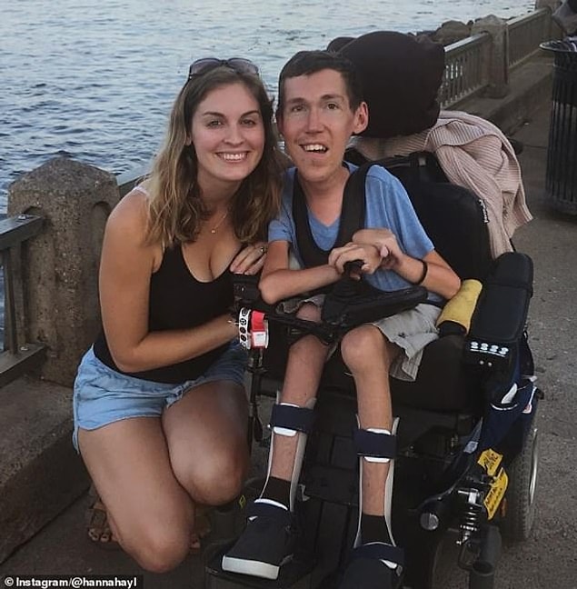 Shane ve Hannah, 3 yıldır birlikteler. Hannah tarafından atılan maille başlayan ilişkileri gün geçtikçe daha da iyiye gidiyor.
