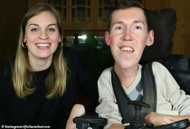 "Squirmy and Grubs" isimli YouTube kanallarıyla Shane ve Hannah pek çok insana sesleniyorlar. Engelli olmanın artık anormal olarak görülmesini istemeyen çiftin binlerce destekçisi var.